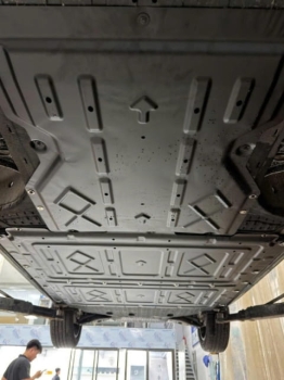 Giáp gầm Geely EX5